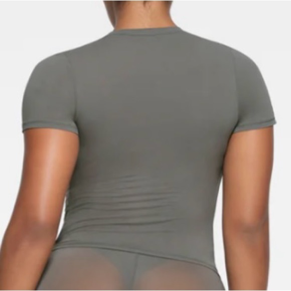 NWT Skims Fits Everybody Short Sleeve T-Shirt  Gunmetal Size XL - Picture 2 of 5